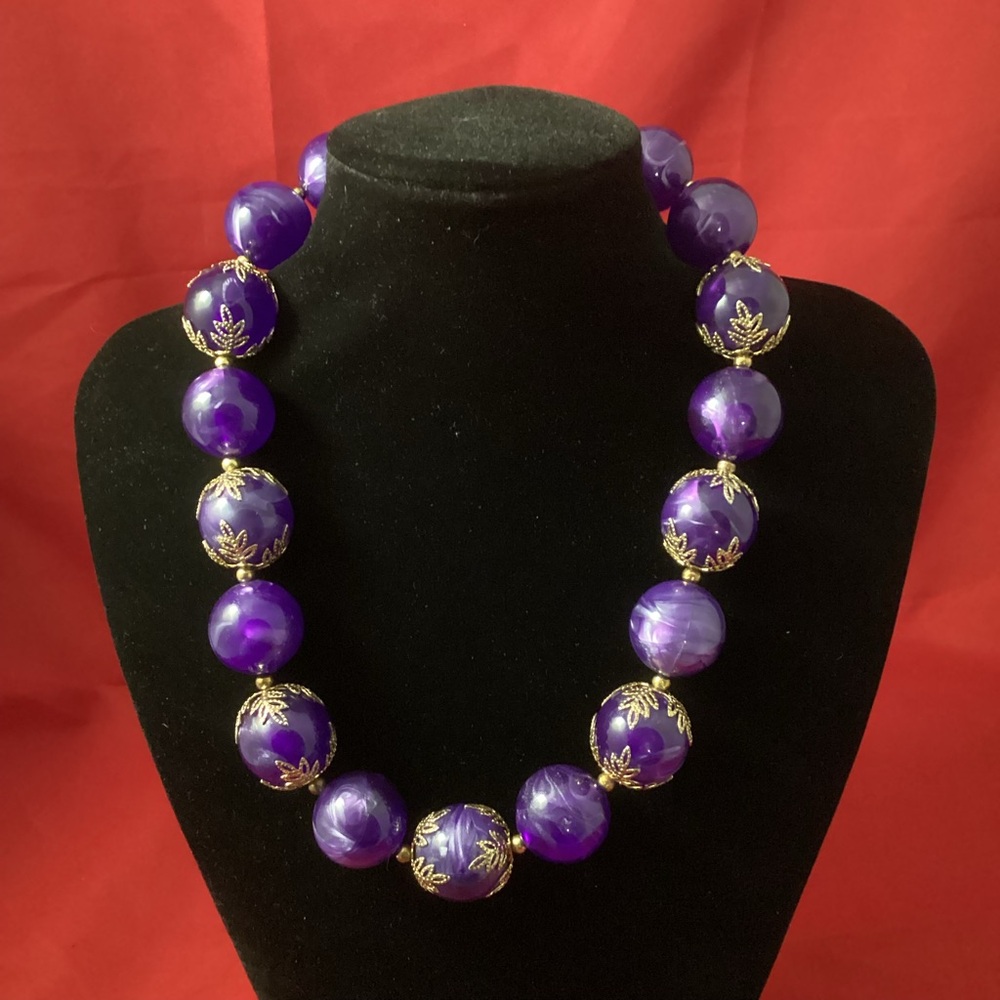 Vintage purple chunky beads necklace